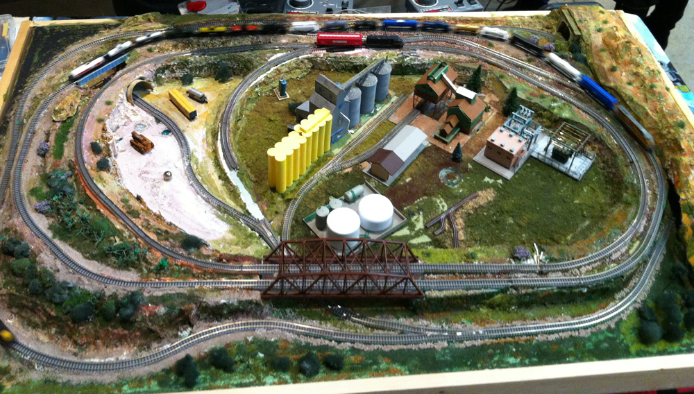 z scale train layouts