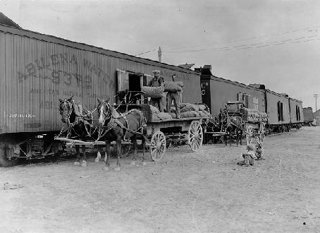 Team tracks allowed for direct loading of cars from wagons and trucks.