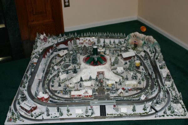 Lou Angelucci's Christmas N Scale Layout - Small Model Railroads